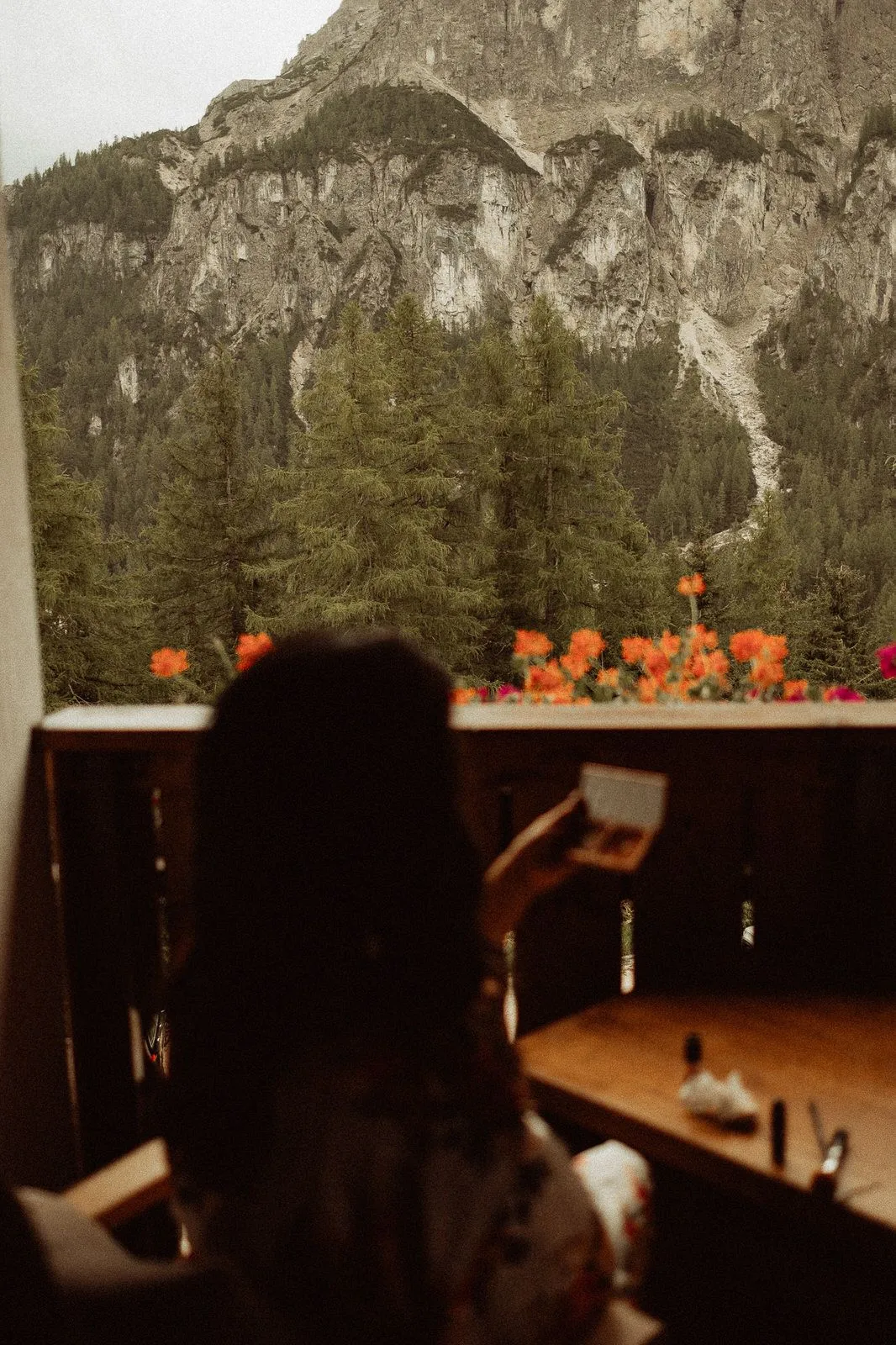 Getting Ready - Wedding in the Dolomites, Colfosco, Italy - Italian Apls