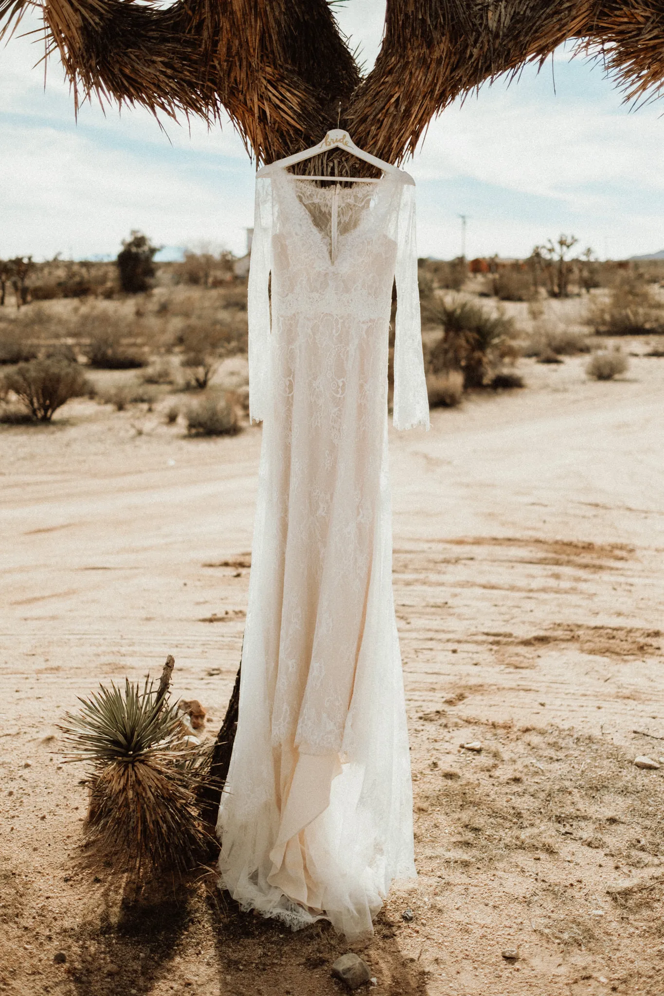 Getting ready - Joshua Tree Elopement Getting Ready