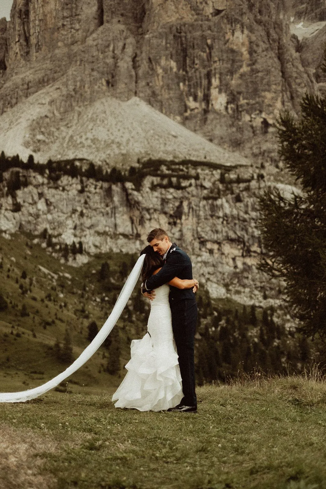 First Look Gallery - Wedding in the Dolomites, Colfosco, Italy - Italian Apls