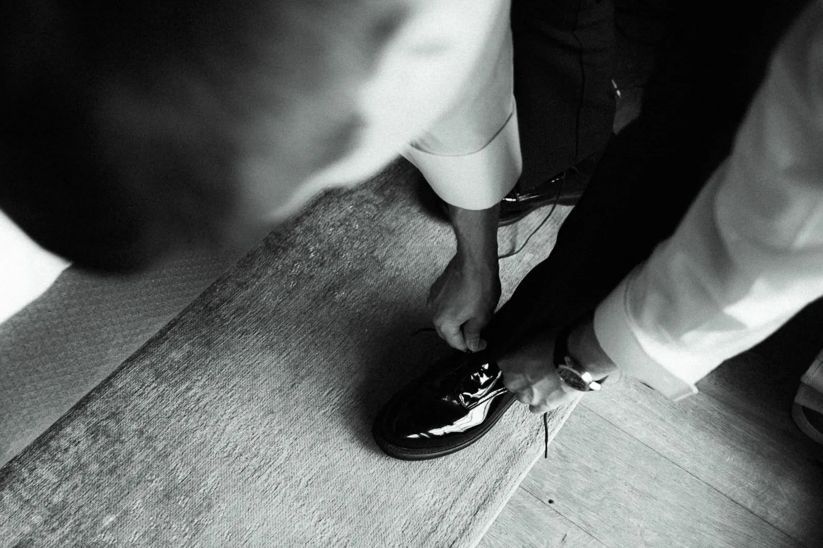 Groom Getting Ready - Wedding in the Dolomites, Colfosco, Italy - Italian Apls