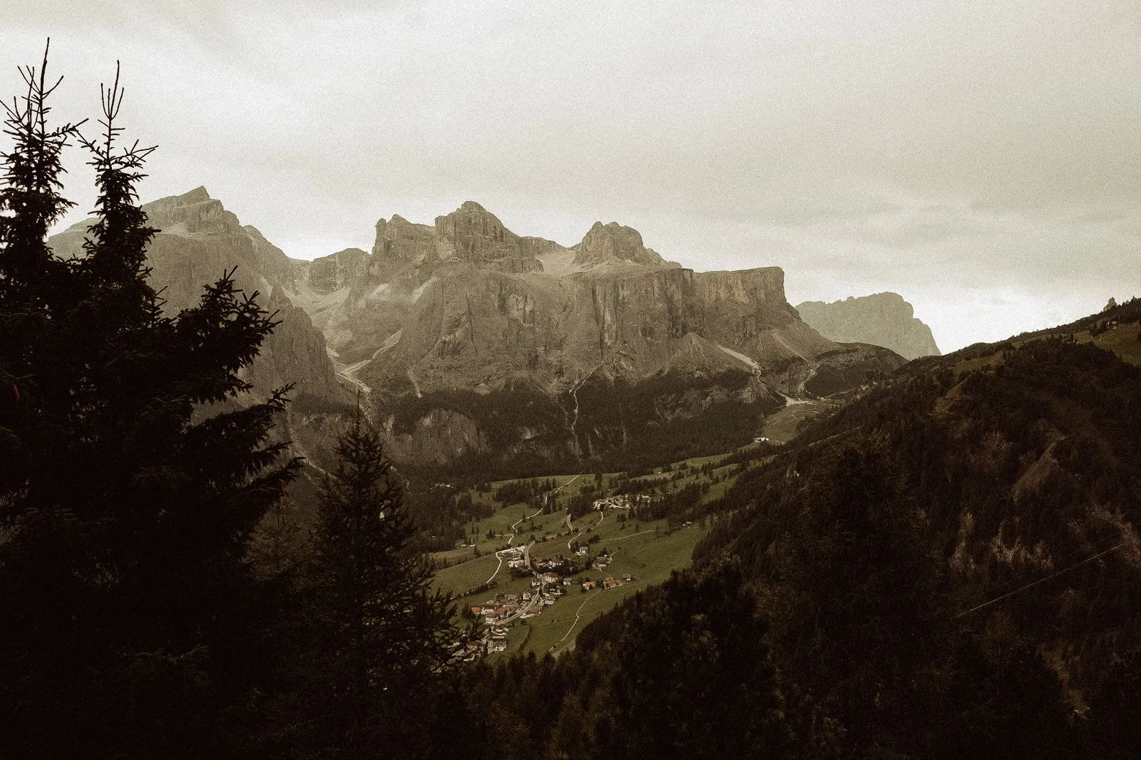 Ceremony - Wedding in the Dolomites, Colfosco, Italy - Italian Apls