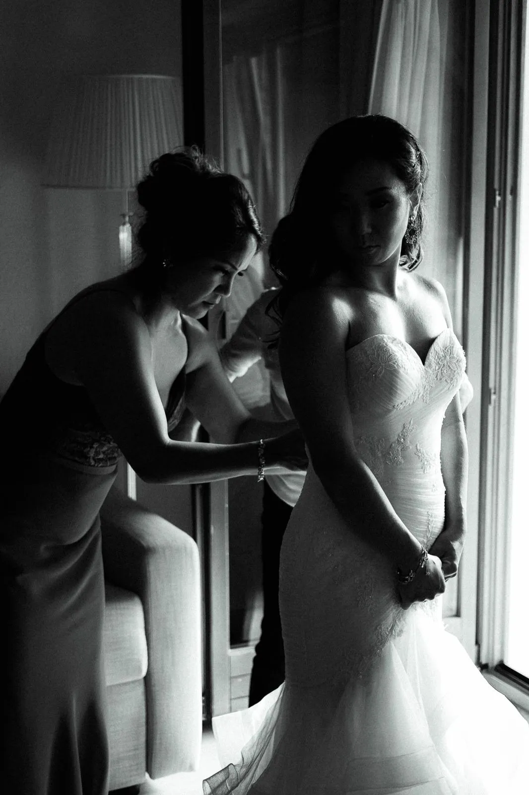 Bride getting ready - Wedding in the Dolomites, Colfosco, Italy - Italian Apls