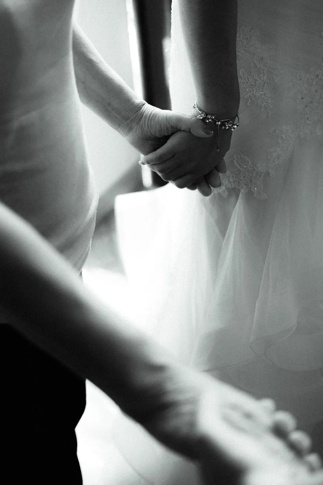 Bride getting ready - Wedding in the Dolomites, Colfosco, Italy - Italian Apls