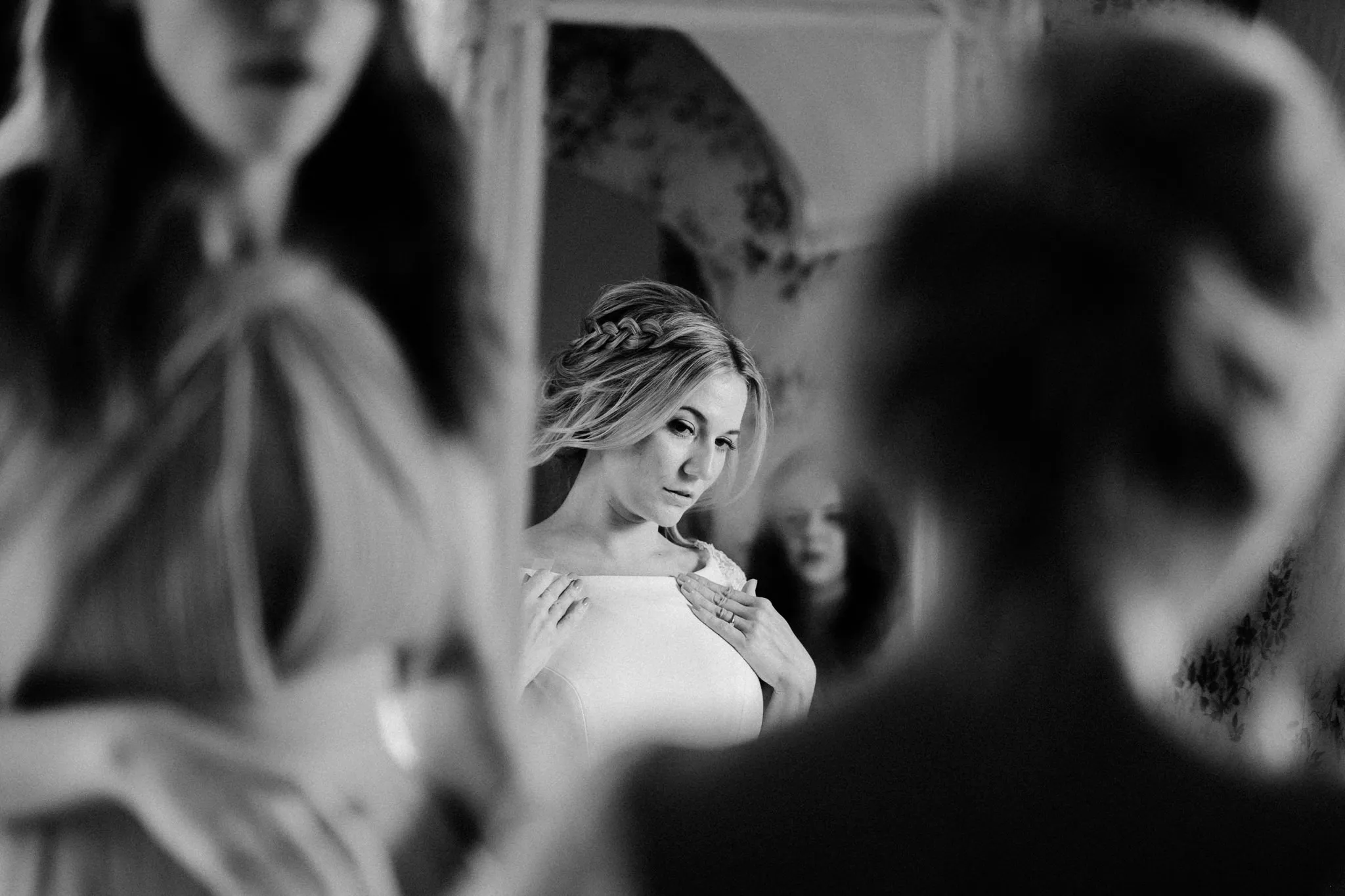 Bride's getting ready-Wedding in Villa Ulignano, Volterra, Tuscany